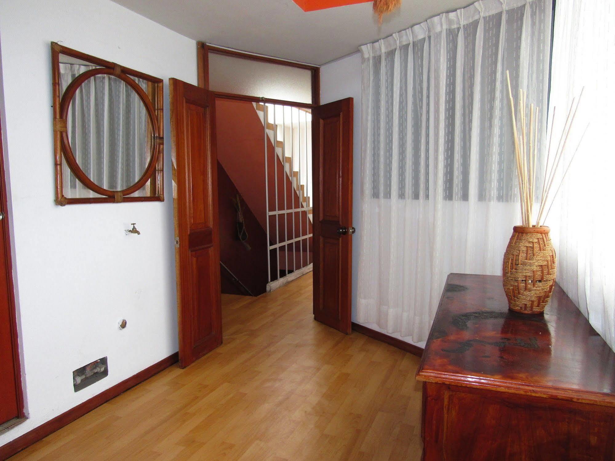 Limper B&B - Airport Callao Kültér fotó