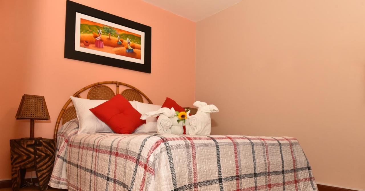 Limper B&B - Airport Callao Kültér fotó